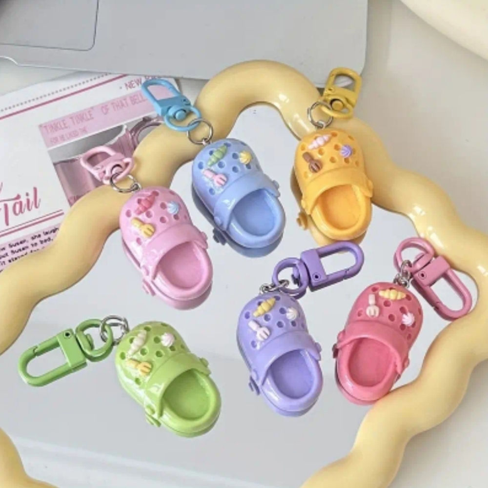Cute Croc Keychain - Creative Resin Slipper Charms New - Picture 5 of 5